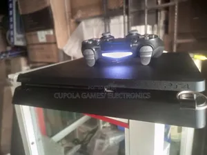 Ps,4 Slim Low Version , 8 Games Installed