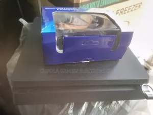 Ps,4 Slim Low Version , 8 Games Installed