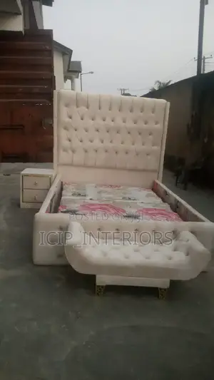 4andhalf Upholstery Bed With Side Drawer and Footress