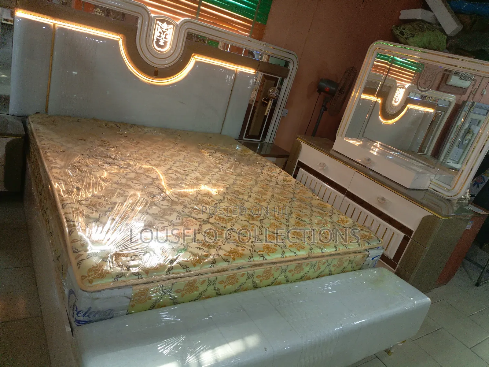 Your Quality Turkey Bed With Light and Dressing Mirror Set
