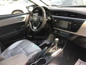 Toyota Corolla LE 4dr Sedan (1.8L 4cyl CVT) 2016 Gray