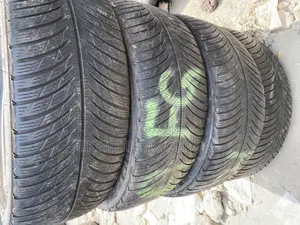 235/40/19 Michelin