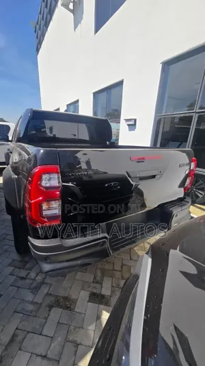 New Toyota Hilux 2024 Black