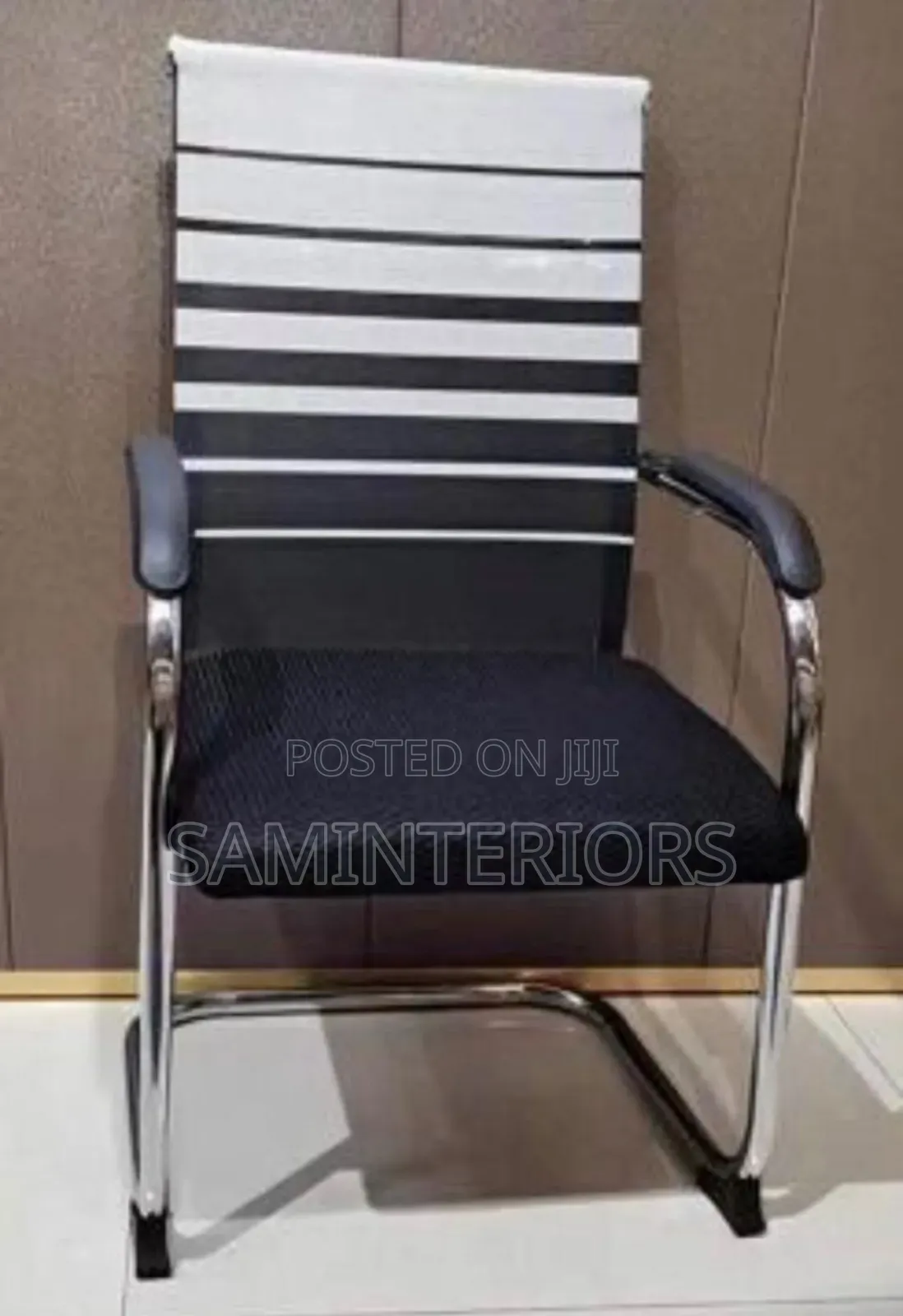 Solid Net Visitor's Office Chair.