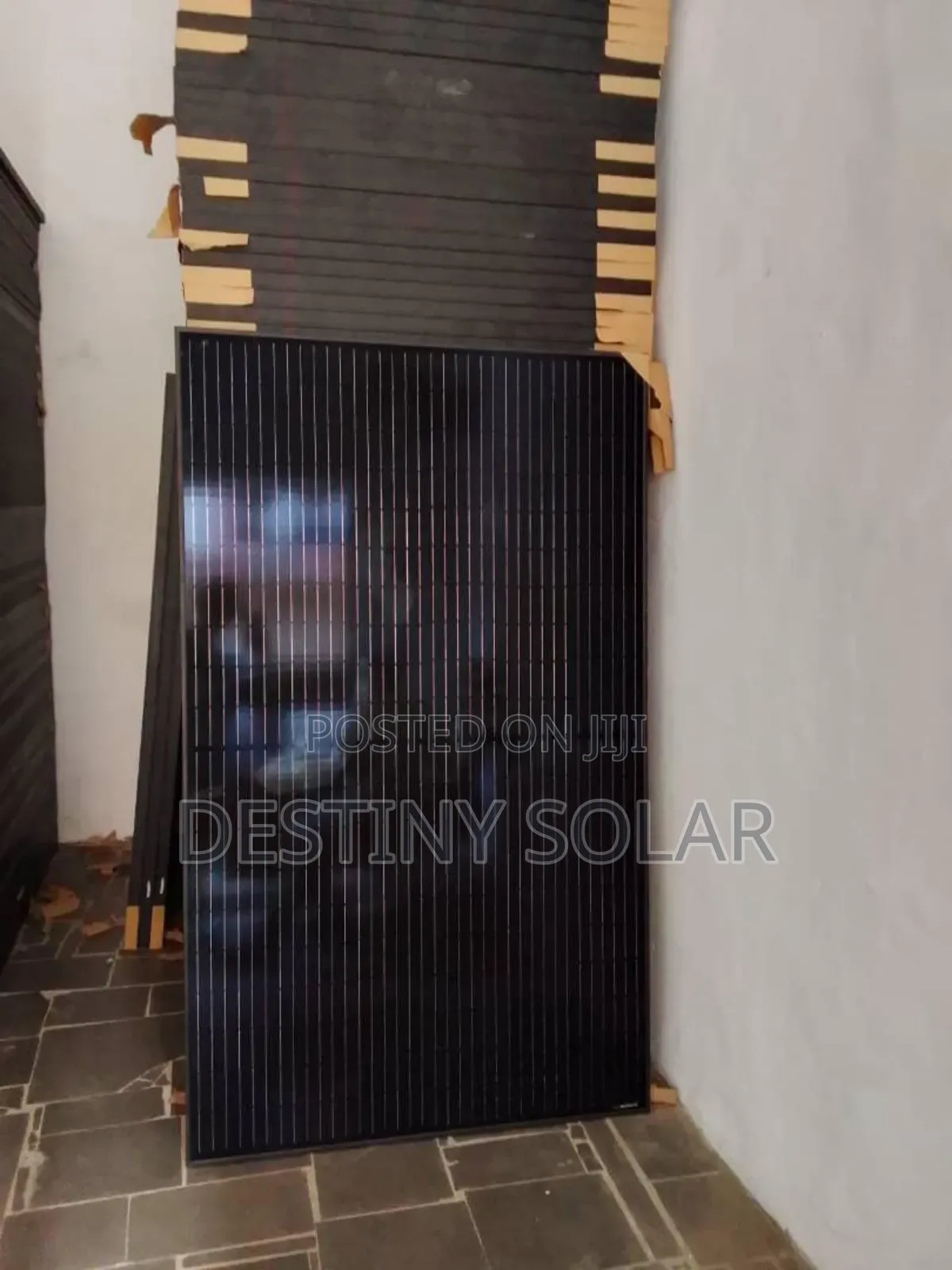 355watts Solar Penal All Black Jinko Is Available in Stock