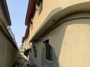 3bdrm Block of Flats in Ijeododo, Ikotun/Igando for sale