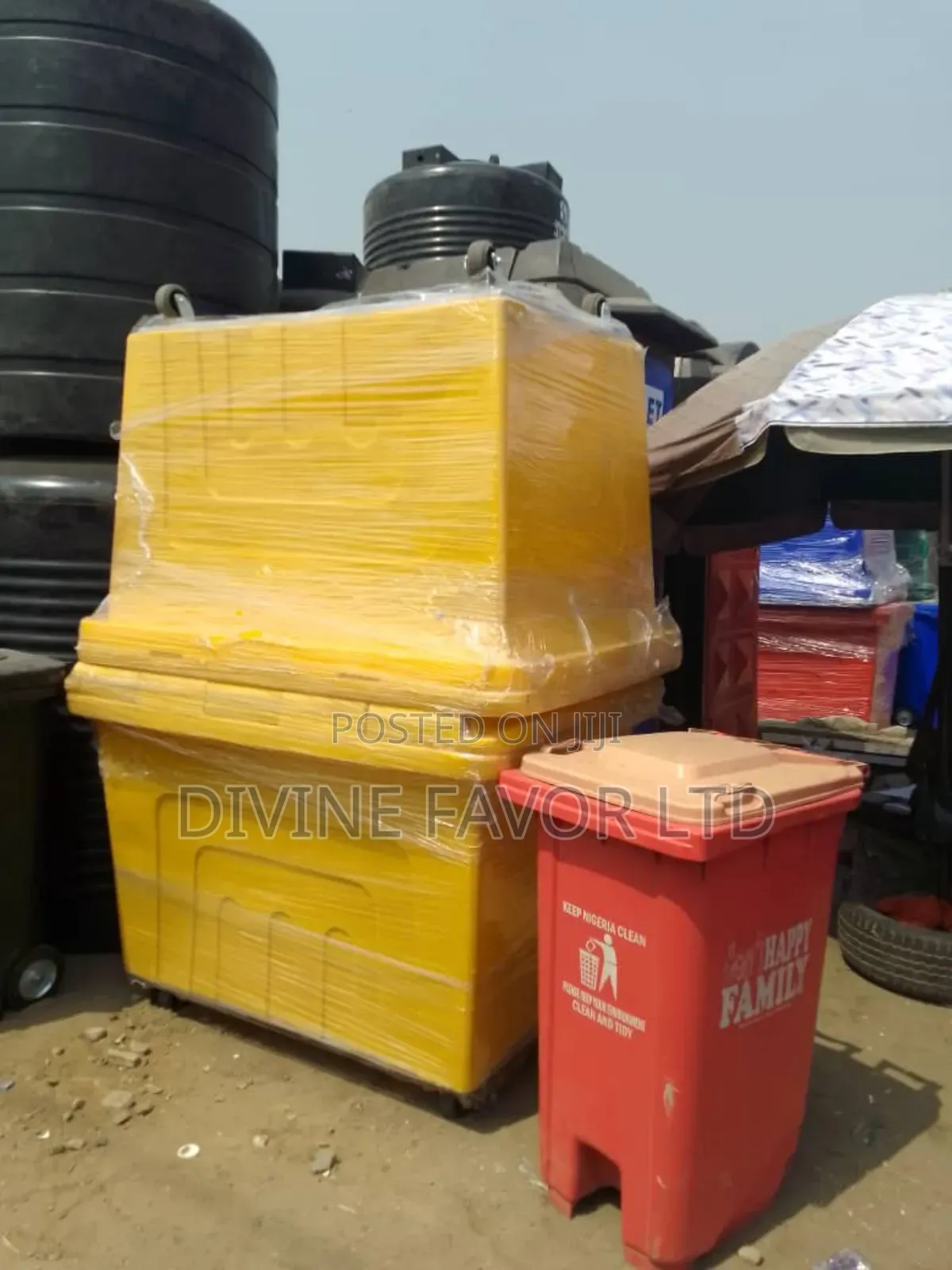 Estate Dustbin 1100 Litres