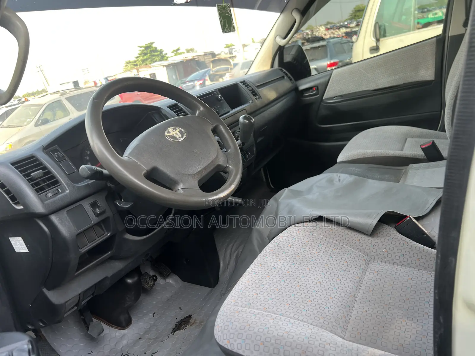 Toyota HiAce 2017 White