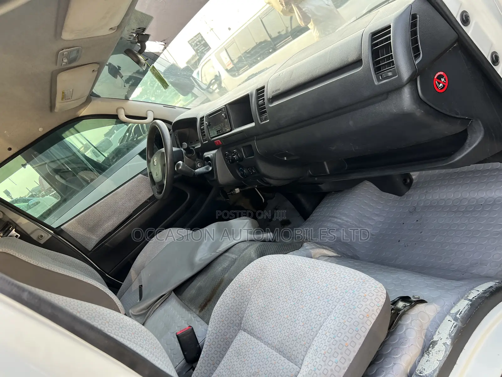 Toyota HiAce 2017 White