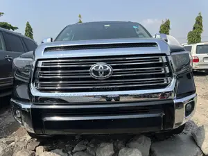 Toyota Sequoia SR5 4dr SUV 4WD (5.7L 8cyl 6A) 2013 Black