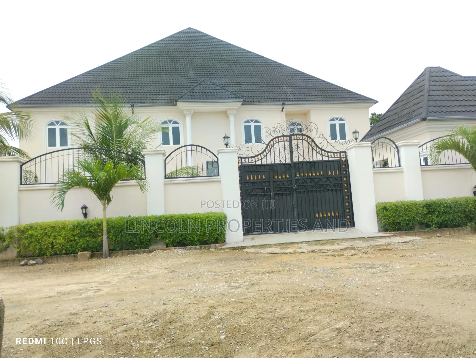 4 Units of 4 Bedrooms Duplexes for Coperate Tenant