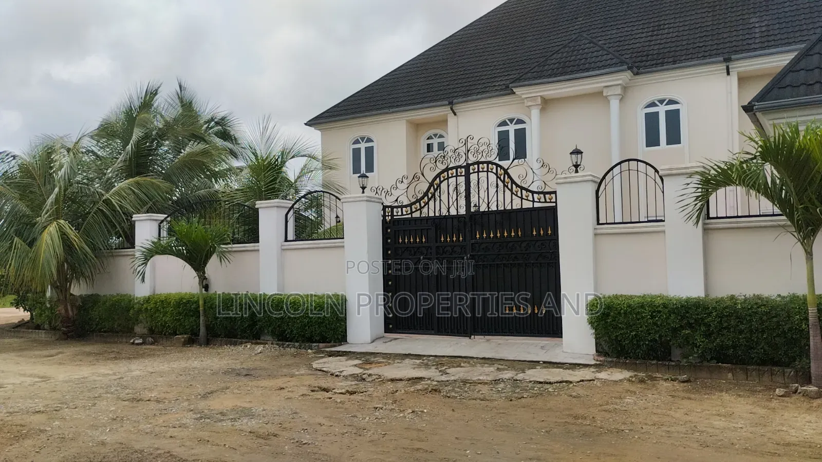 4 Units of 4 Bedrooms Duplexes for Coperate Tenant