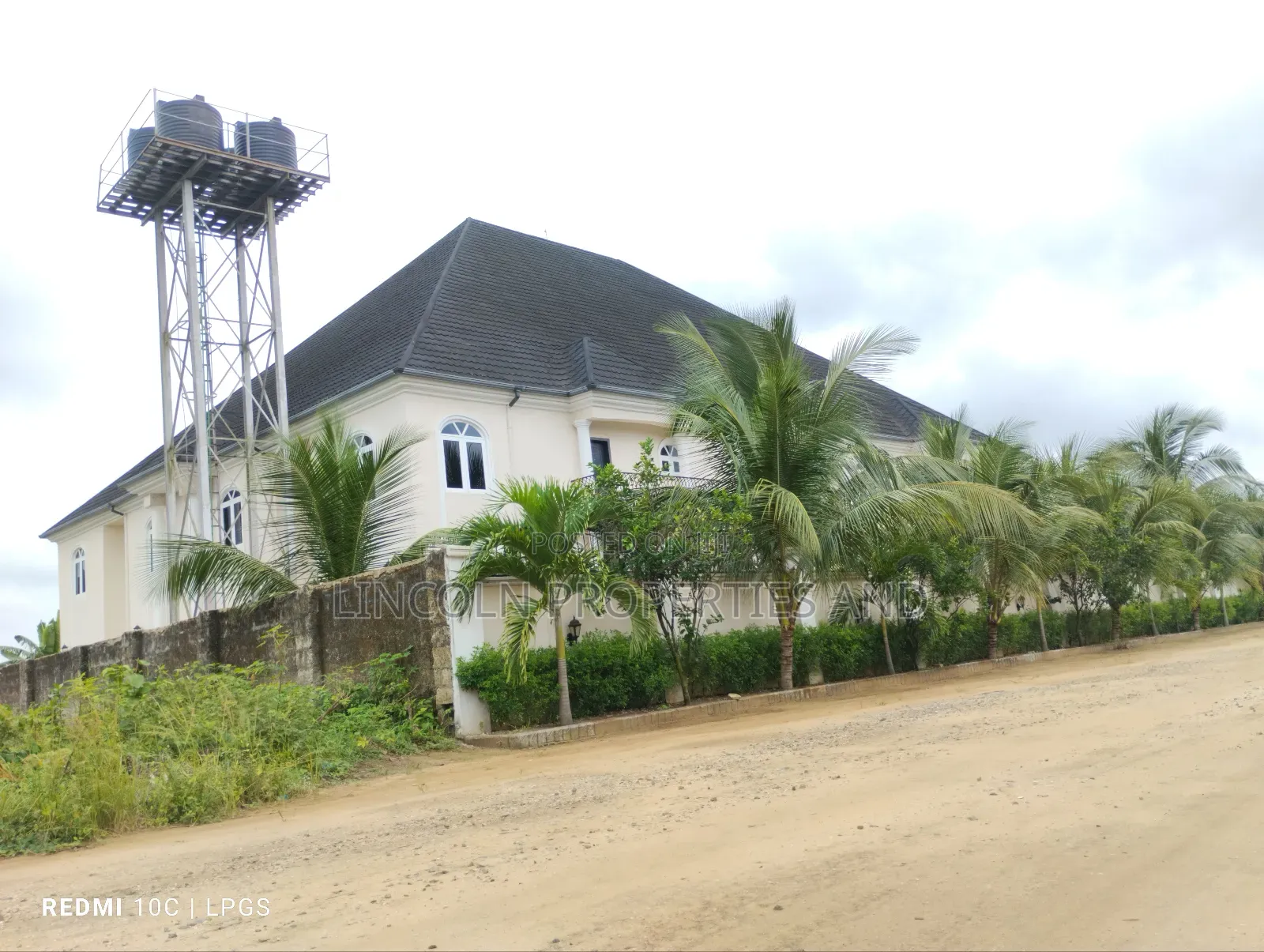 4 Units of 4 Bedrooms Duplexes for Coperate Tenant