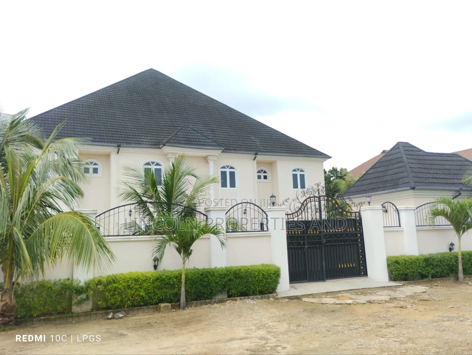 4 Units of 4 Bedrooms Duplexes for Coperate Tenant