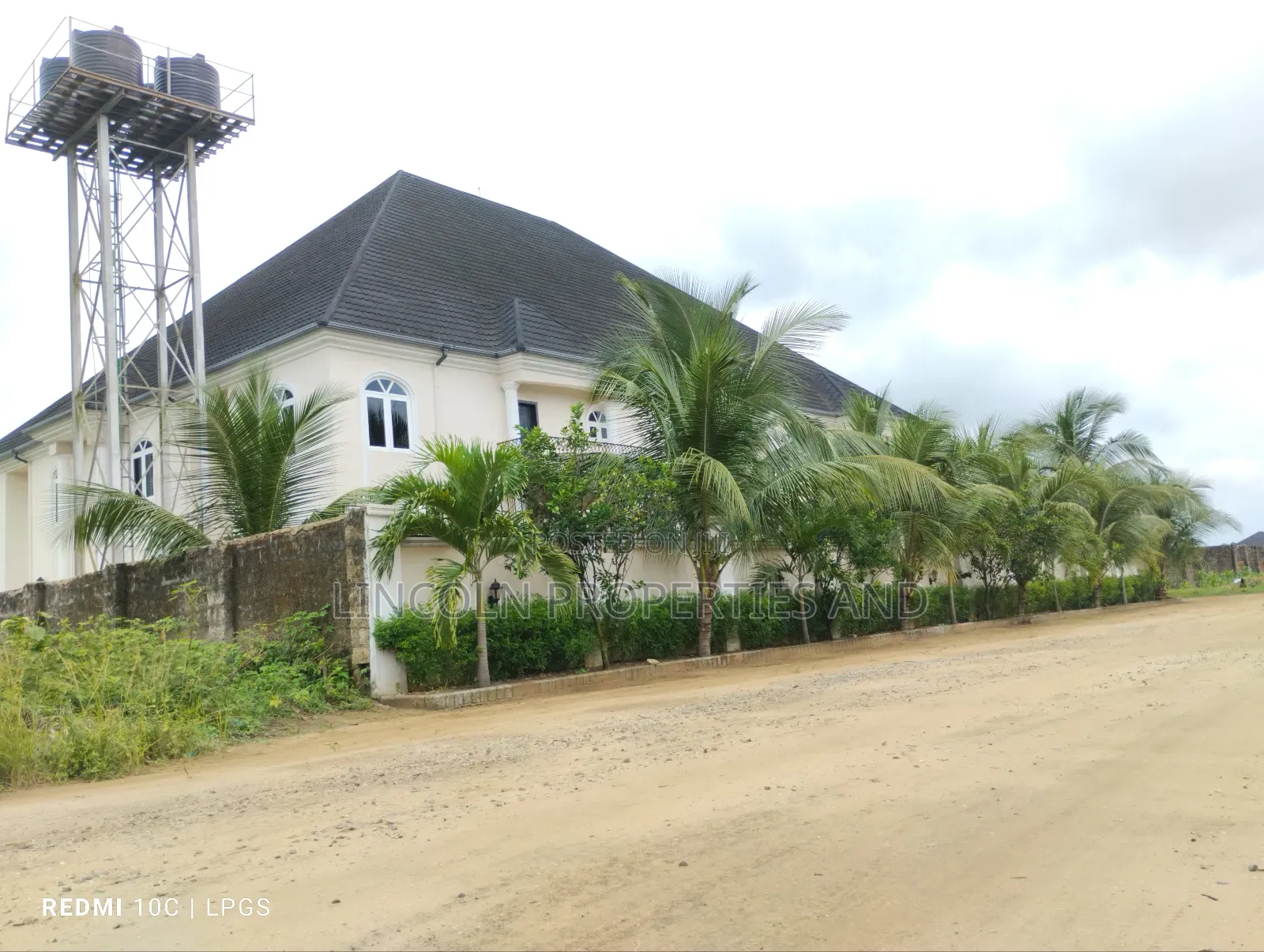 4 Units of 4 Bedrooms Duplexes for Coperate Tenant