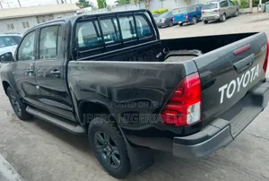 New Toyota Hilux 2024 Black