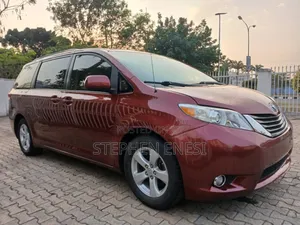 Toyota Sienna 2011 Red