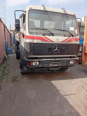 Photo - Mercedes Benz Tipper Truck With Auxiliary