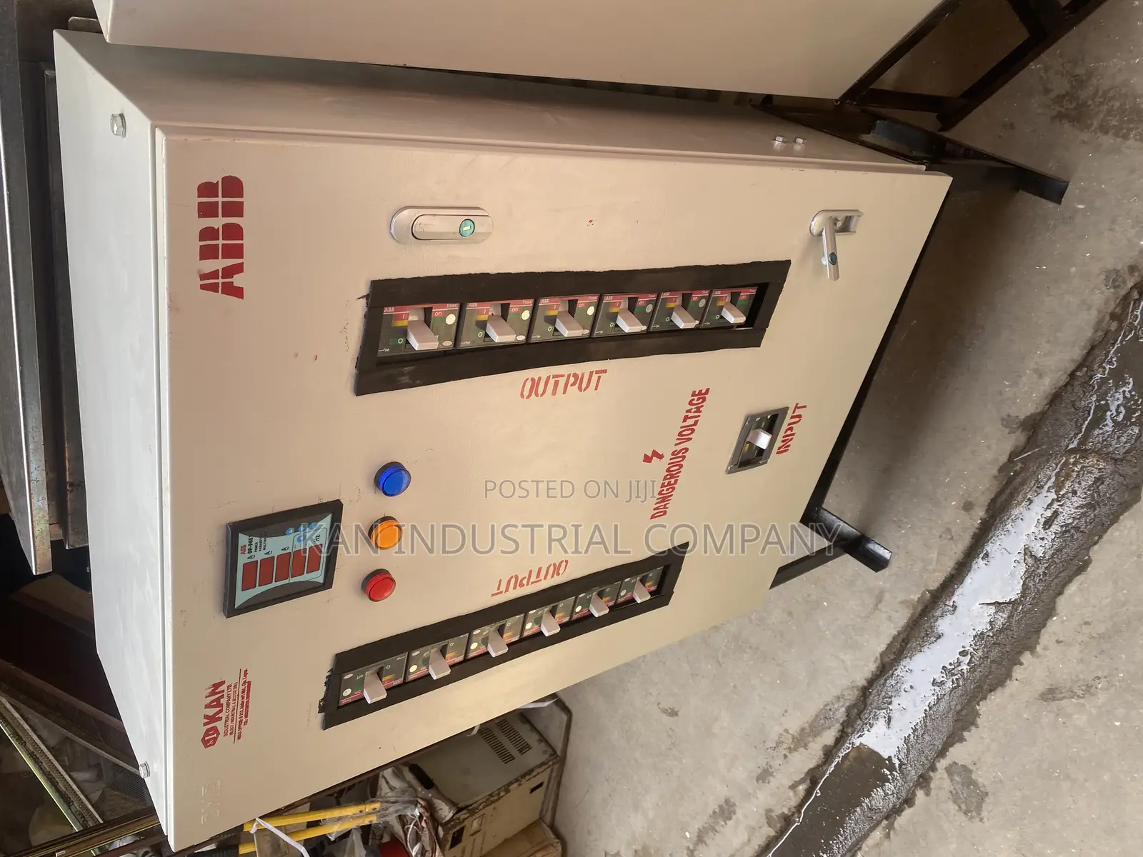 12 Outgoing Breakers And 250amps Incomer