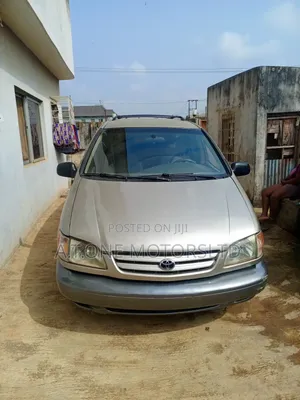 Toyota Sienna LE 2002 Gold