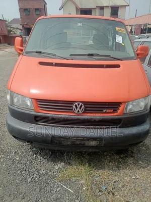 Photo - Volkswagen Transporter 2004 Orange