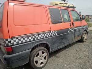 Volkswagen Transporter 2004 Orange