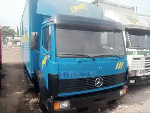 Mercedes Benz 814 Container Body Truck