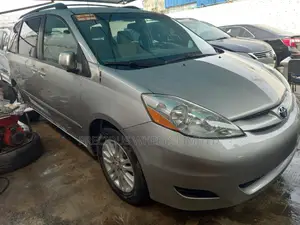 Toyota Sienna 2007 Gold