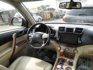 Toyota Highlander 3.5L 4WD 2013 Burgundy
