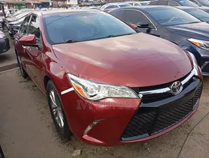 Toyota Camry SE 4dr Sedan (2.5L 4cyl 6A) 2017 Red
