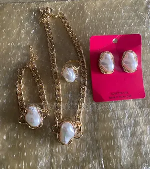 Vintage-Inspired Women's Jewelry Set
