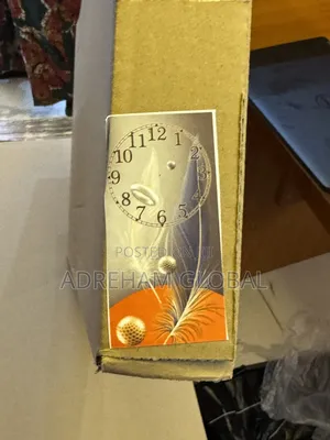 Classy Sophisticated Wall Clock And Decor
