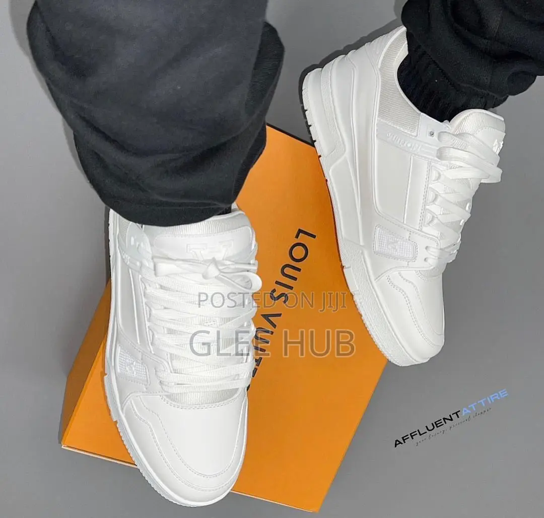 LOUIS VUITTON Plain Sneakers