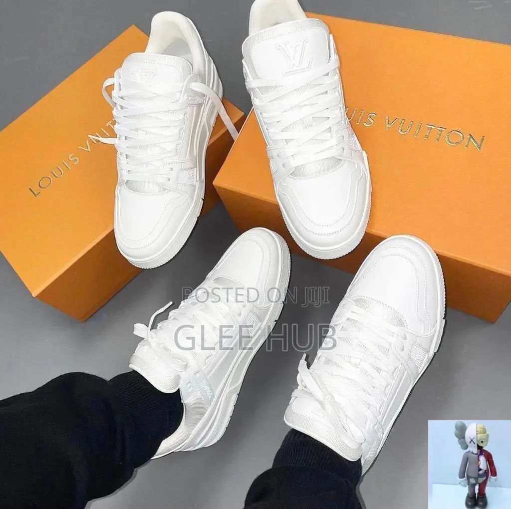 LOUIS VUITTON Plain Sneakers