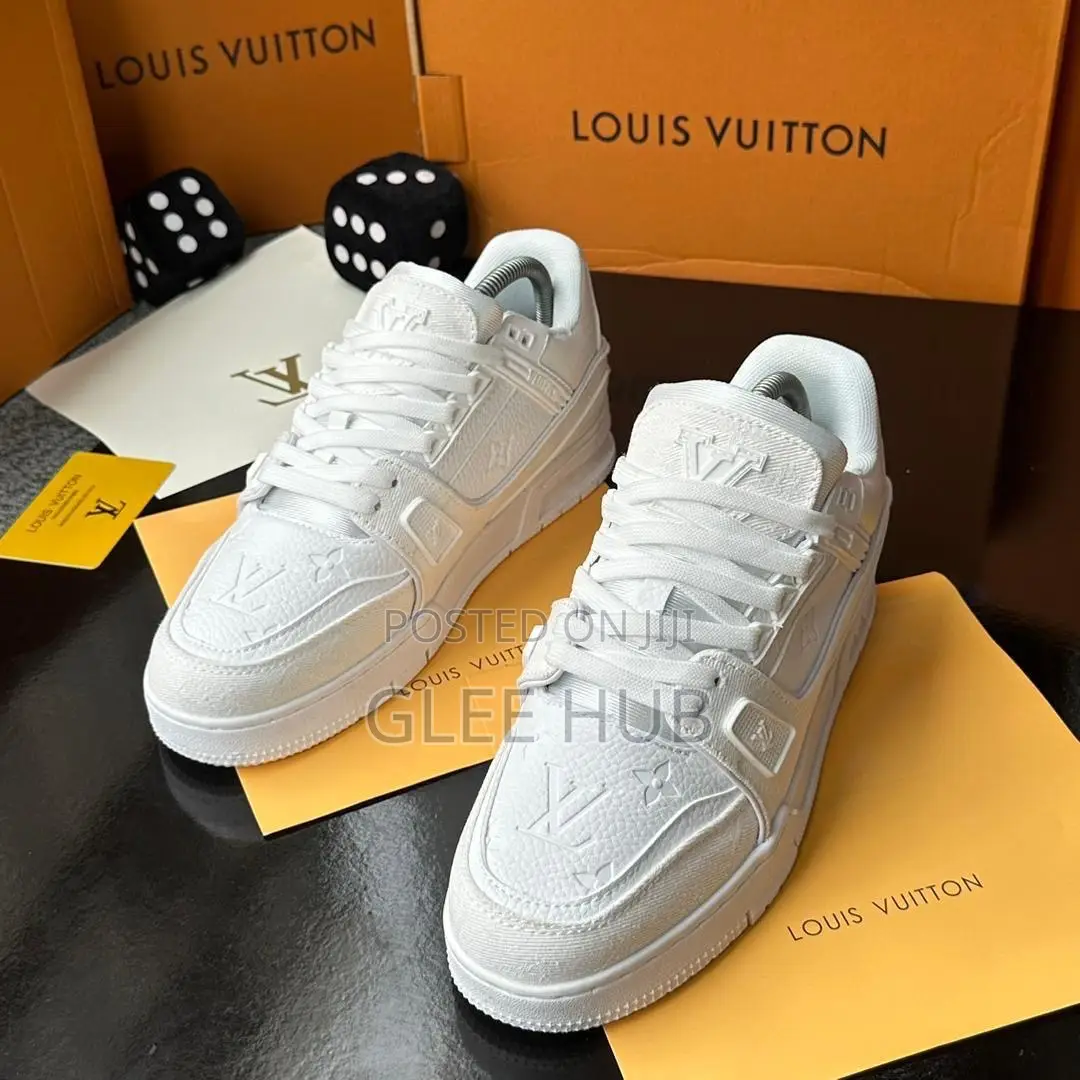 LOUIS VUITTON Plain Sneakers