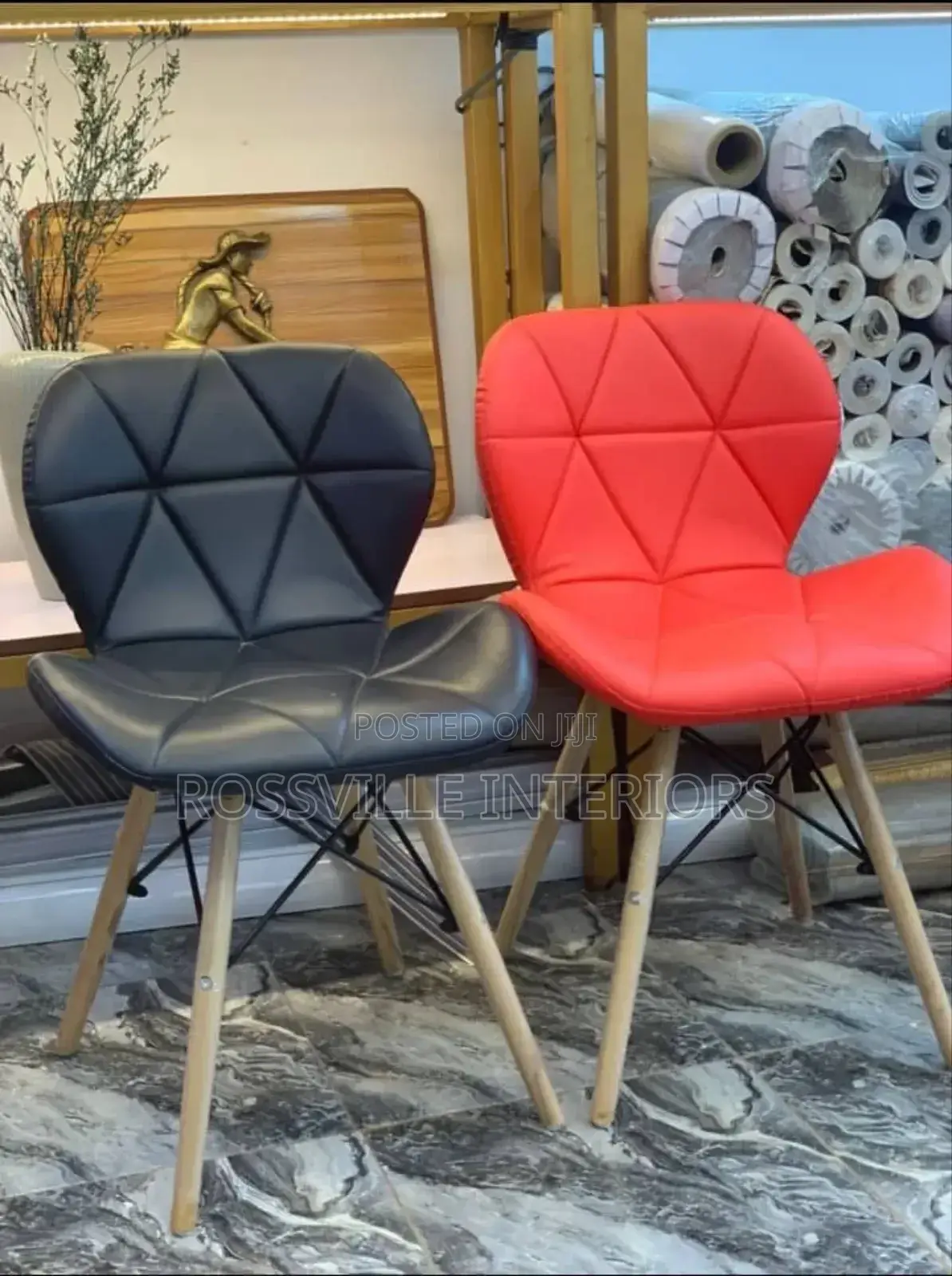 Restaurant / Reading / Eames Chair
