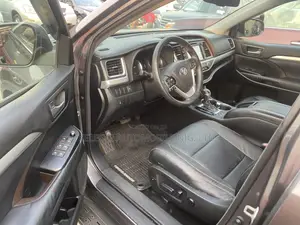 Toyota Highlander XLE V6 4x2 (3.5L 6cyl 6A) 2016 Gray