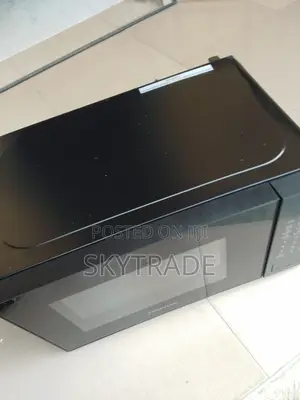 Unique Hisense Digital Mivrowave Oven (20liters)