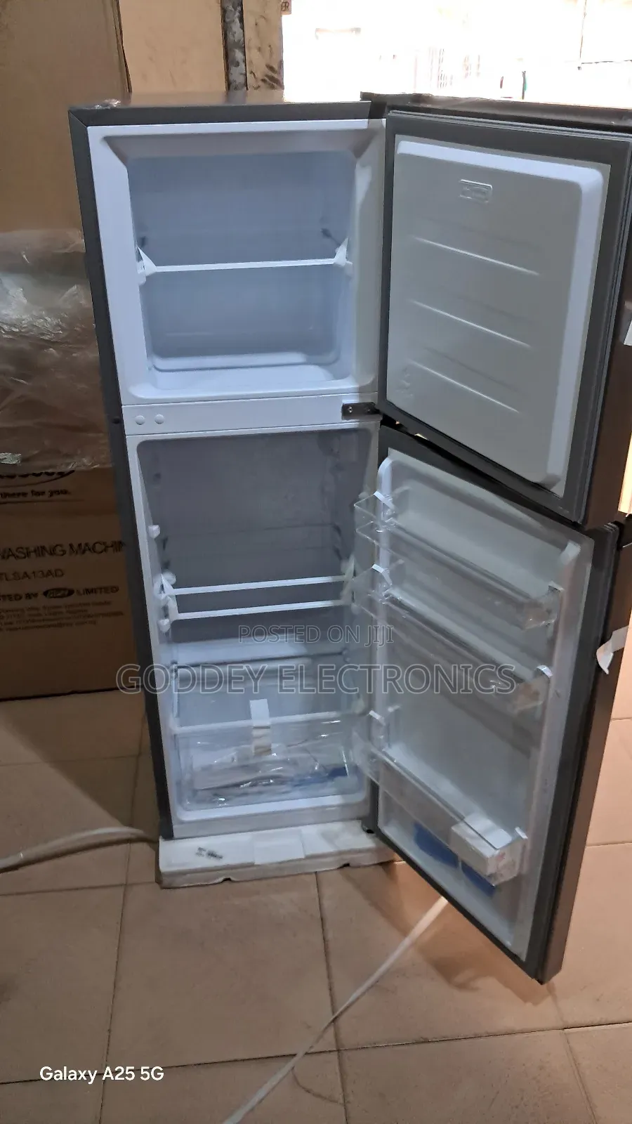 Hisense Standing Fridge With Freezer 200litres