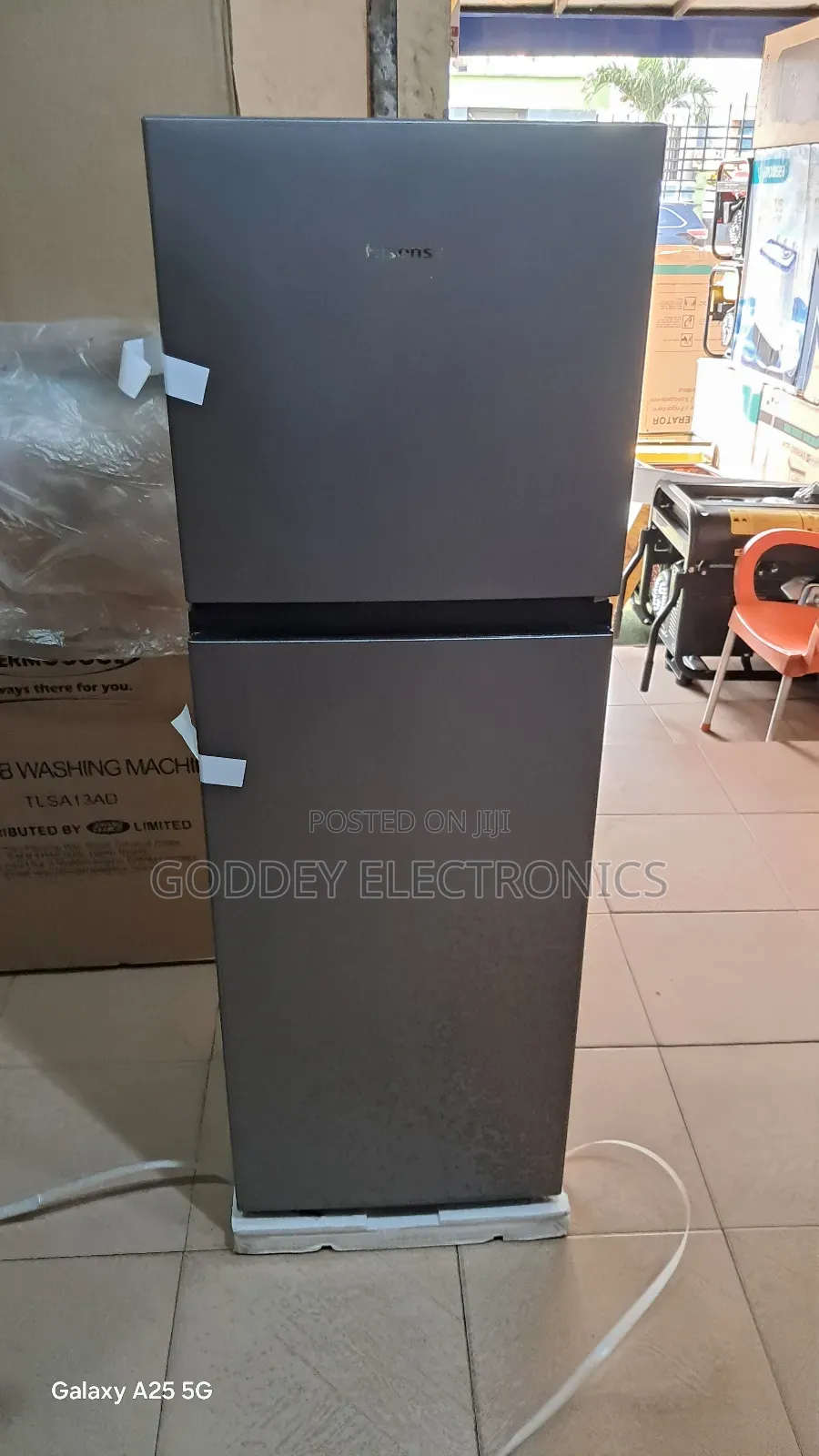 Hisense Standing Fridge With Freezer 200litres