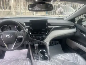 New Toyota Camry XLE AWD 2024 Silver