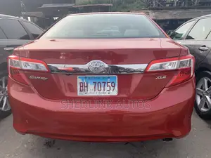 Toyota Camry XLE 4dr Sedan (2.5L 4cyl 6A) 2013 Red