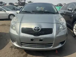 Toyota Yaris Base Sedan 4dr 2010 Silver