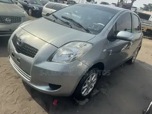 Toyota Yaris Base Sedan 4dr 2010 Silver