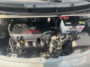 Toyota Yaris Base Sedan 4dr 2010 Silver
