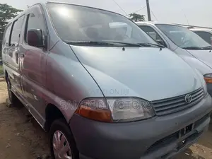 Photo - Toyota HiAce 2004 Green
