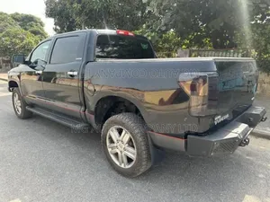 Toyota Tundra CrewMax 4x4 Platinum 5.7L V8 FFV* 2013 Black
