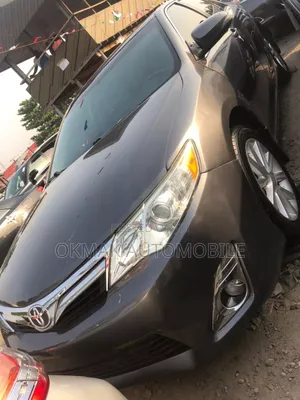 Toyota Camry XLE V6 4dr Sedan (3.5L 6cyl 6A) 2013 Gray