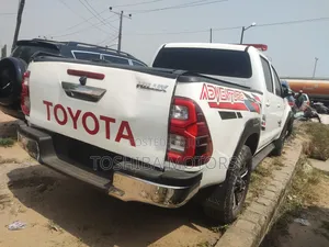 Toyota Hilux 2016 White