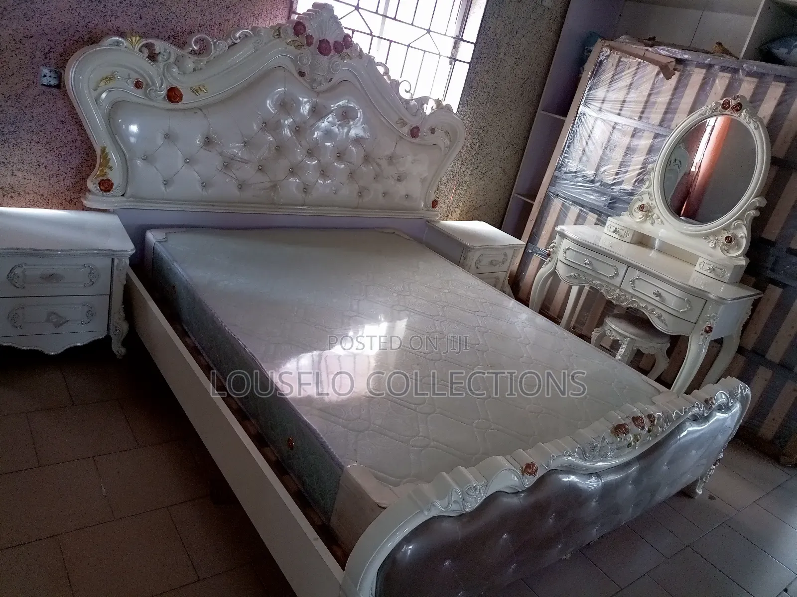 Italian Royal Bed With Dressing Mirror